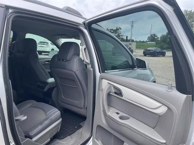 used 2015 Chevrolet Traverse car, priced at $9,400