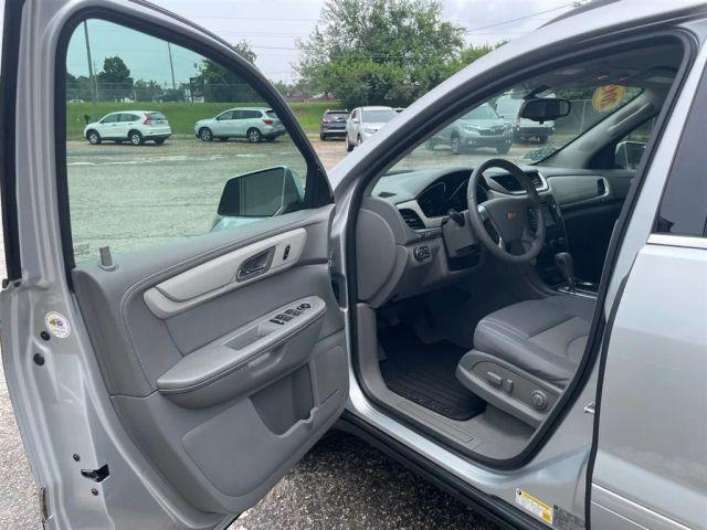 used 2015 Chevrolet Traverse car, priced at $10,900