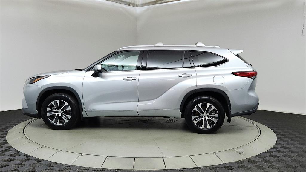 used 2022 Toyota Highlander Hybrid car, priced at $38,899