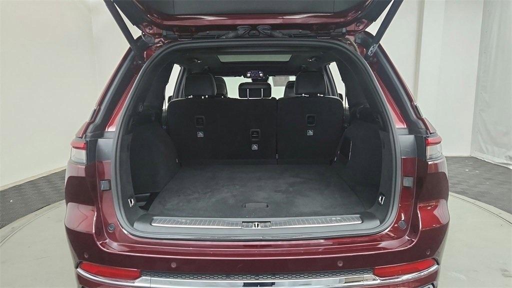 used 2022 Jeep Grand Cherokee car, priced at $34,990