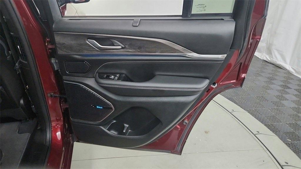 used 2022 Jeep Grand Cherokee car, priced at $34,990