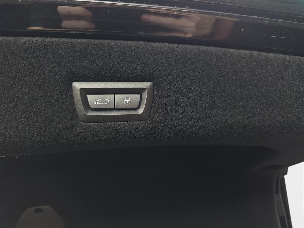 new 2025 BMW 760 car, priced at $144,975