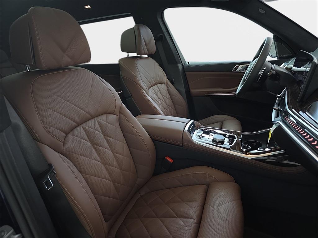 new 2026 BMW X7 car, priced at $102,015