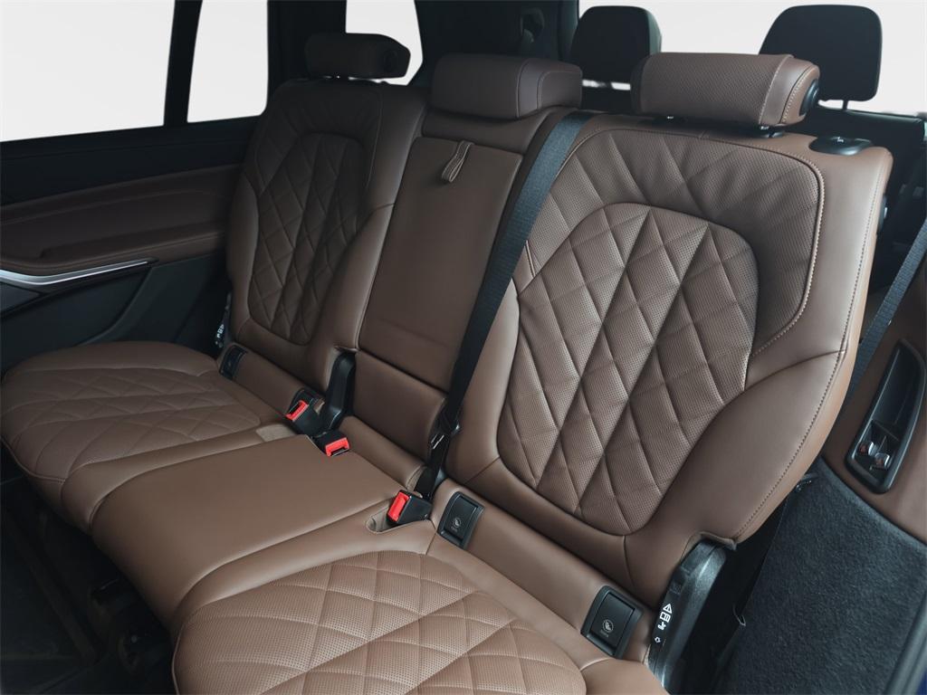 new 2026 BMW X7 car, priced at $102,015