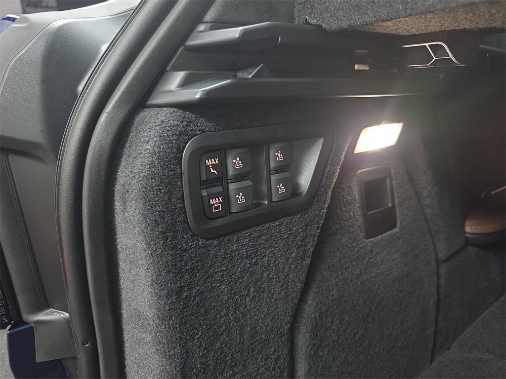 new 2026 BMW X7 car, priced at $102,015