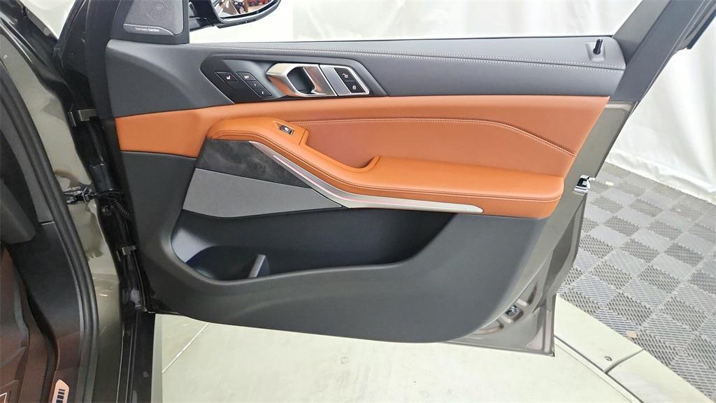 new 2026 BMW X7 car, priced at $123,640