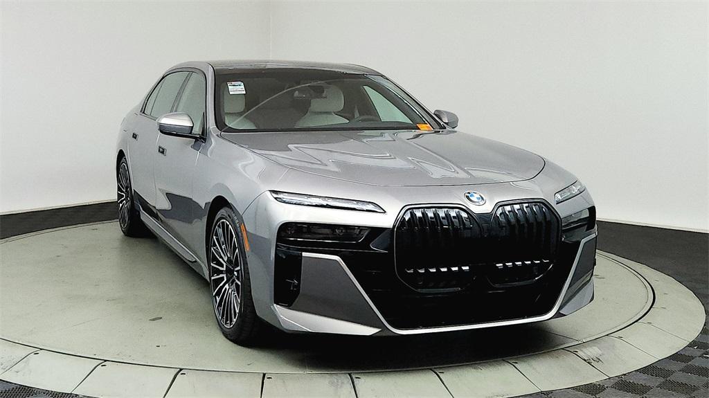new 2025 BMW 760 car, priced at $145,775
