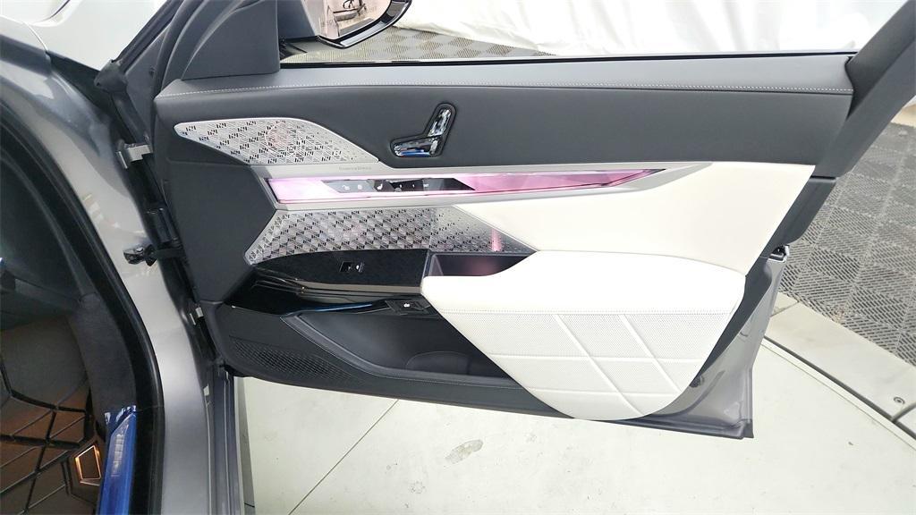 new 2025 BMW 760 car, priced at $145,775