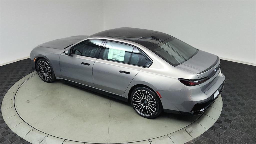 new 2025 BMW 760 car, priced at $145,775