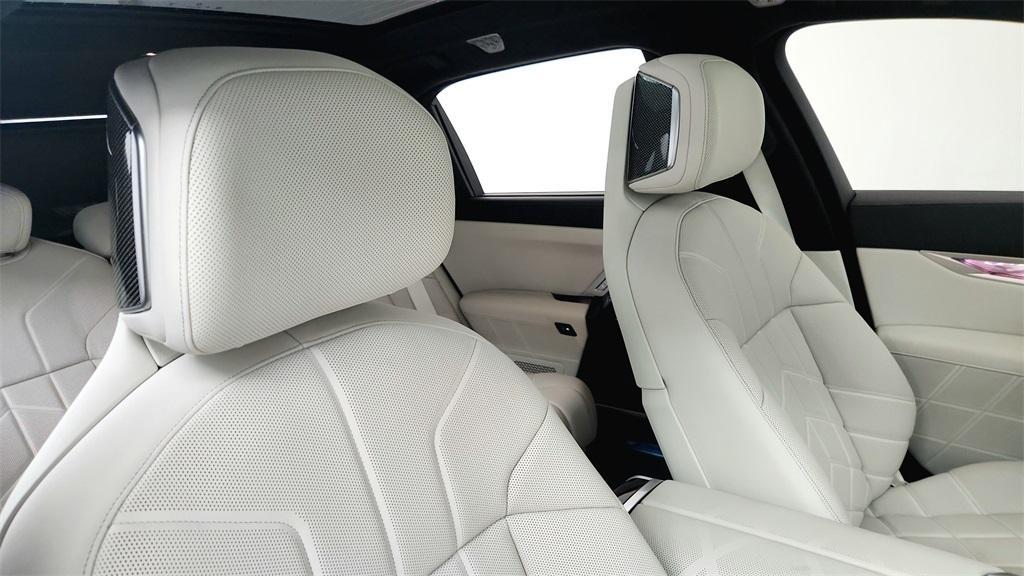 new 2025 BMW 760 car, priced at $145,775