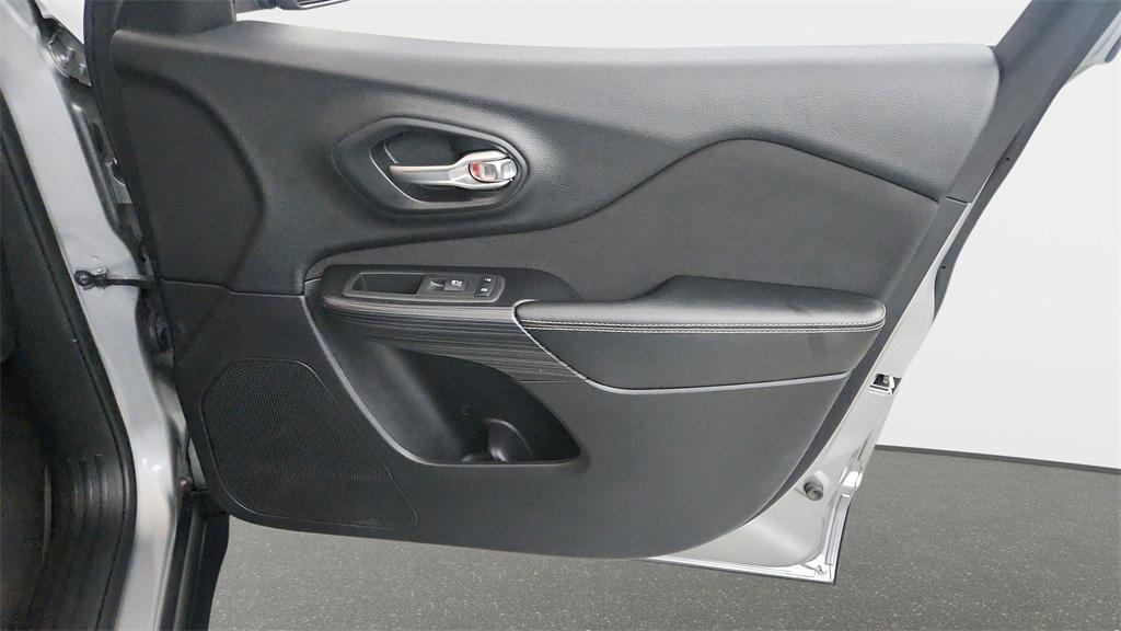 used 2015 Jeep Cherokee car, priced at $11,490