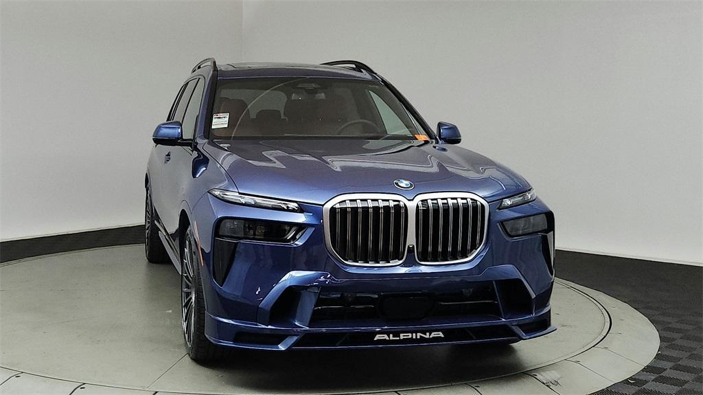 new 2025 BMW X7 car, priced at $159,695