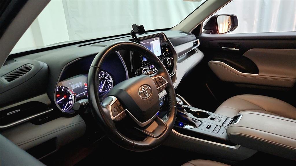 used 2022 Toyota Highlander car, priced at $36,899