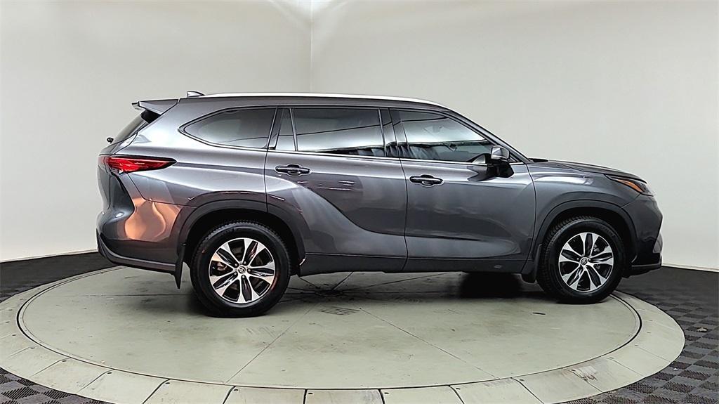 used 2022 Toyota Highlander car, priced at $36,899