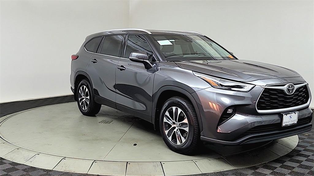 used 2022 Toyota Highlander car, priced at $36,899