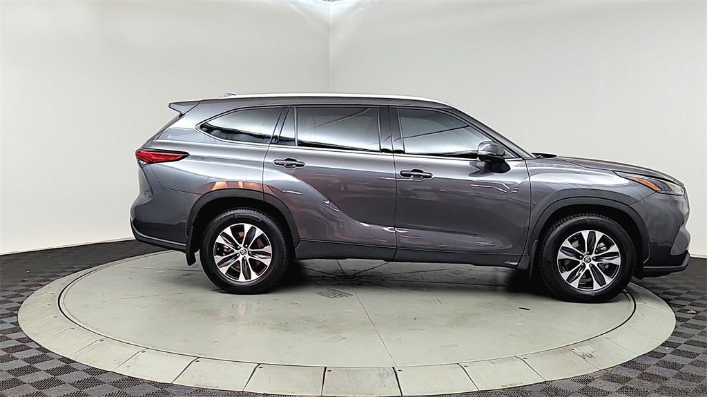 used 2022 Toyota Highlander car, priced at $36,899