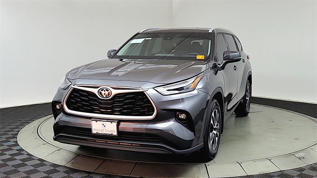 used 2022 Toyota Highlander car, priced at $36,899