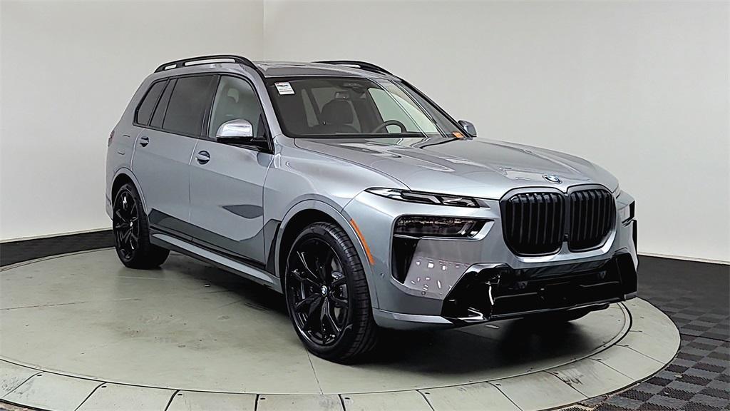 new 2026 BMW X7 car, priced at $100,425