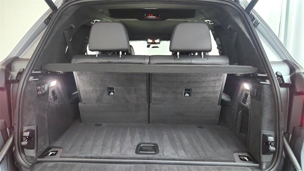 new 2026 BMW X7 car, priced at $100,425