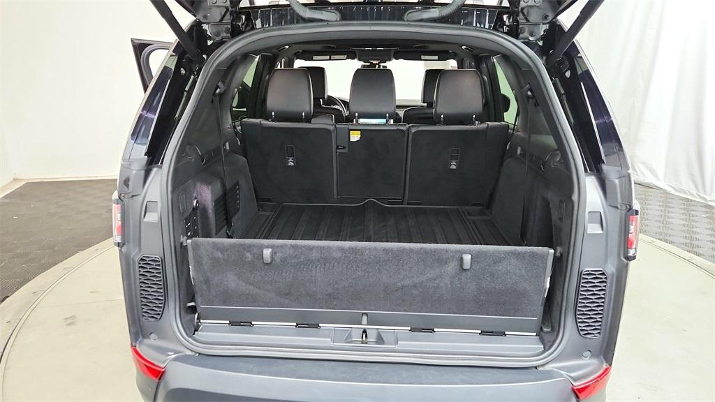 used 2018 Land Rover Discovery car, priced at $20,540
