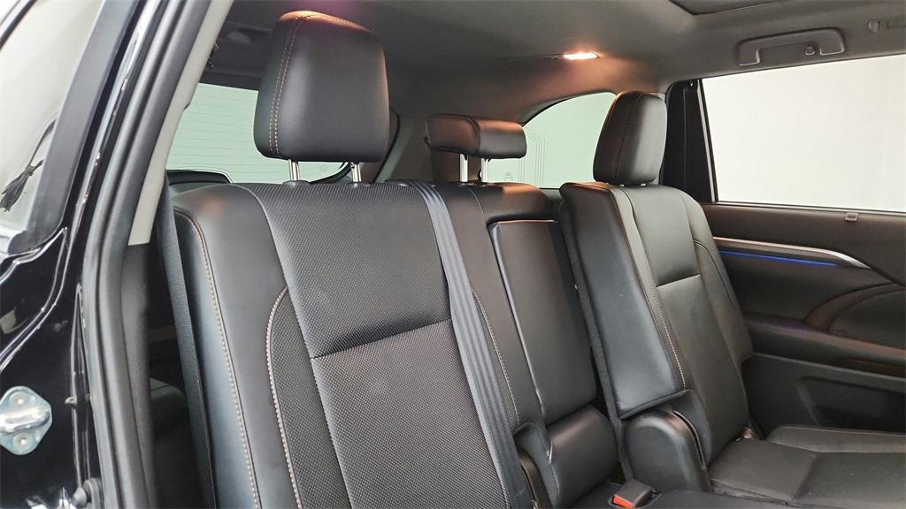 used 2019 Toyota Highlander car, priced at $34,900