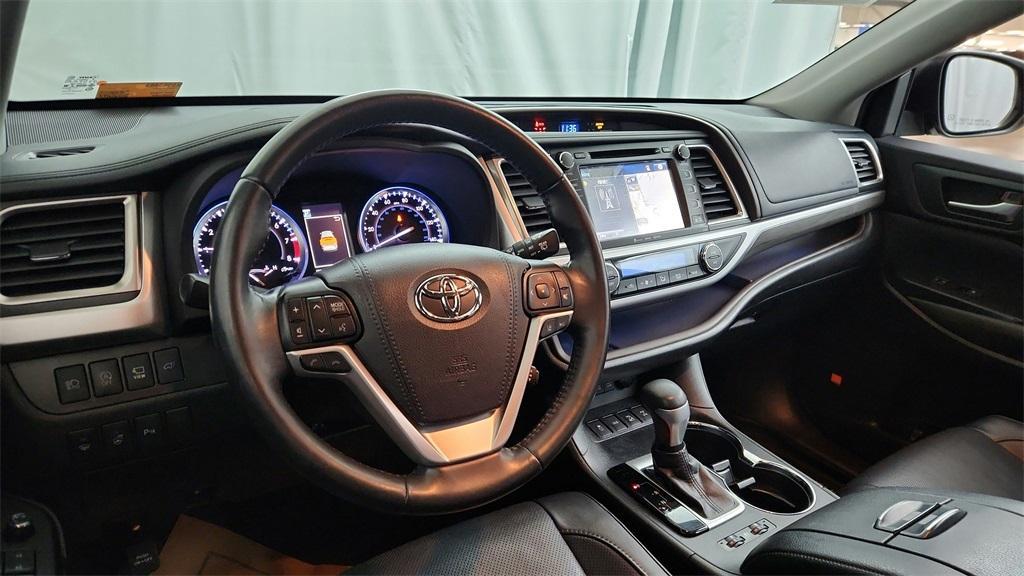 used 2019 Toyota Highlander car, priced at $34,900