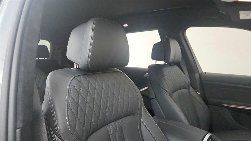 new 2026 BMW X7 car, priced at $123,665