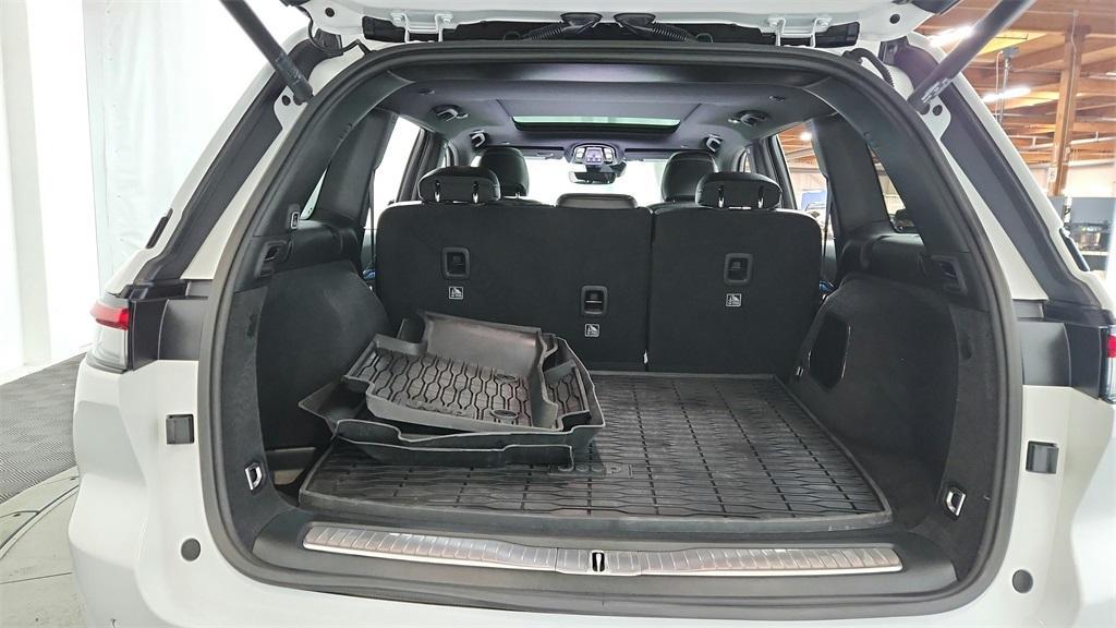 used 2023 Jeep Grand Cherokee car, priced at $39,999
