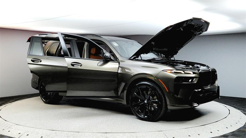 new 2025 BMW X7 car, priced at $121,520