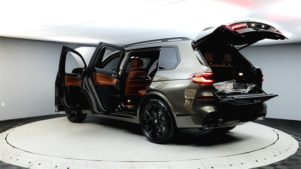 new 2025 BMW X7 car, priced at $121,520