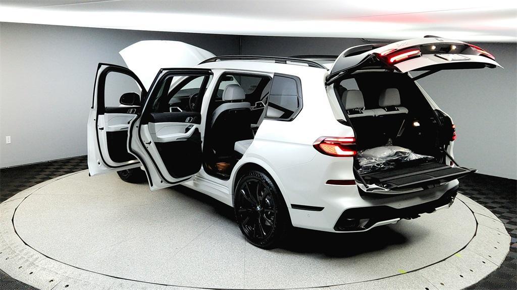 new 2025 BMW X7 car, priced at $99,700