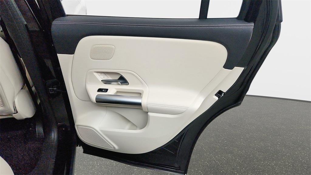 used 2025 Mercedes-Benz GLA 250 car, priced at $37,990