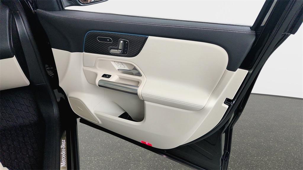 used 2025 Mercedes-Benz GLA 250 car, priced at $37,990