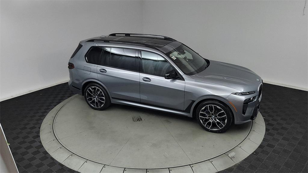 new 2025 BMW X7 car, priced at $119,670