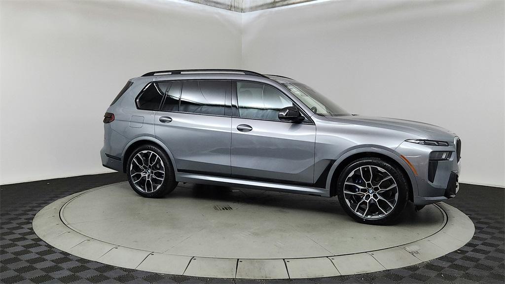 new 2025 BMW X7 car, priced at $119,670