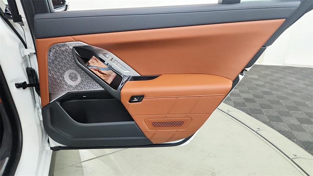 new 2025 BMW 760 car, priced at $138,375