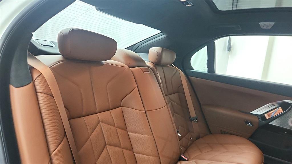 new 2025 BMW 760 car, priced at $138,375