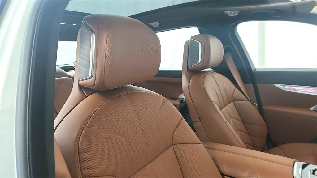 new 2025 BMW 760 car, priced at $138,375