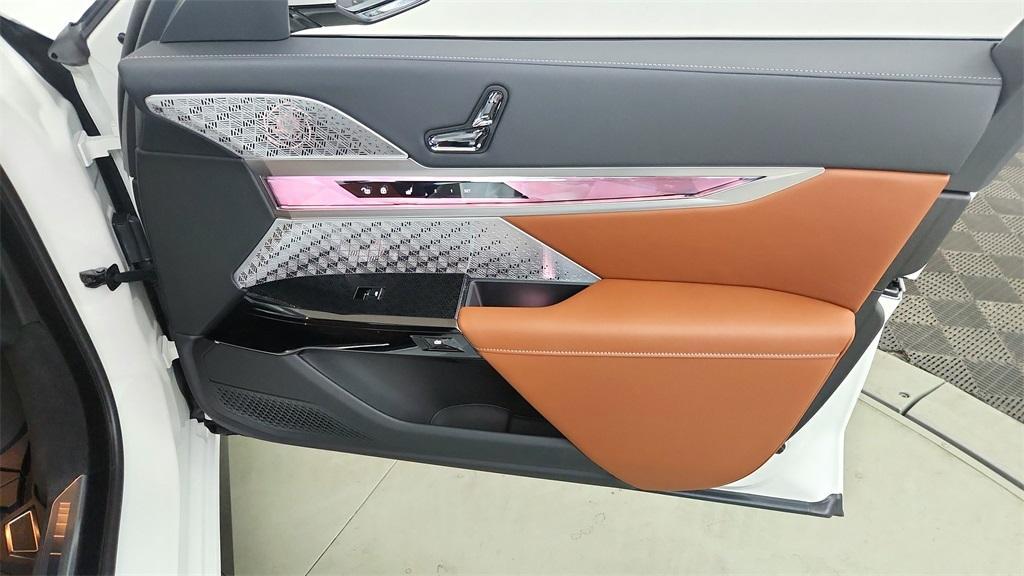 new 2025 BMW 760 car, priced at $138,375