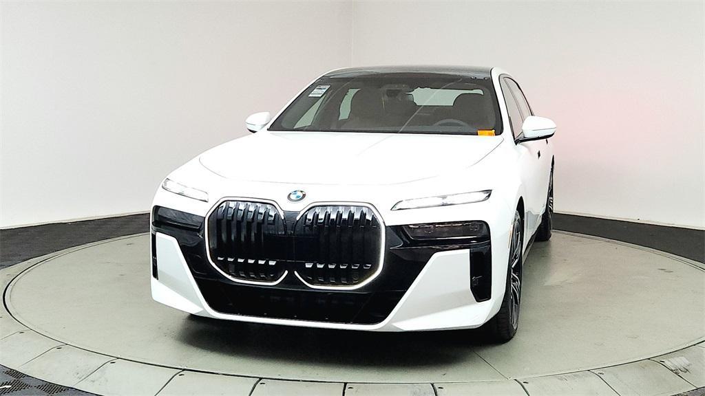 new 2025 BMW 760 car, priced at $138,375