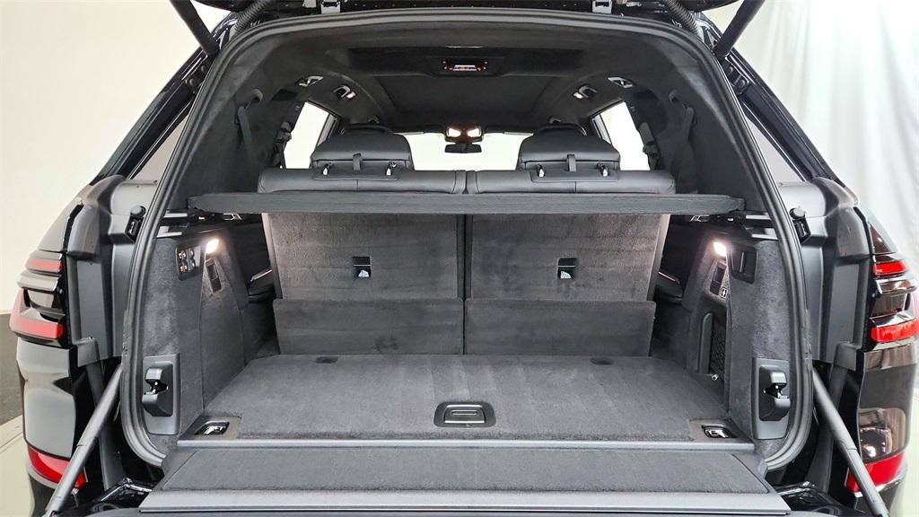 new 2026 BMW X7 car, priced at $102,175