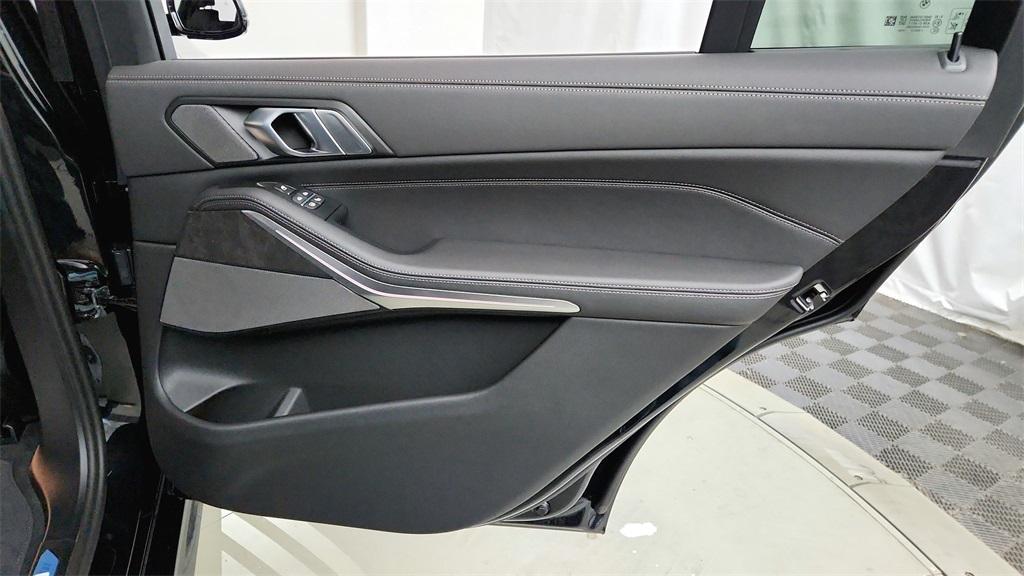 new 2026 BMW X7 car, priced at $102,175