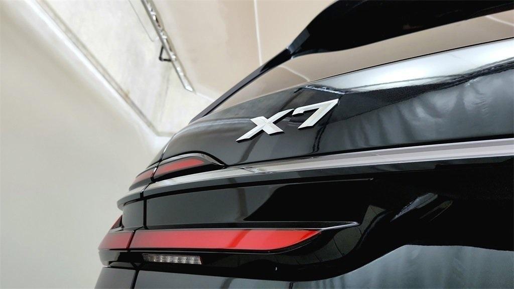 new 2026 BMW X7 car, priced at $102,175