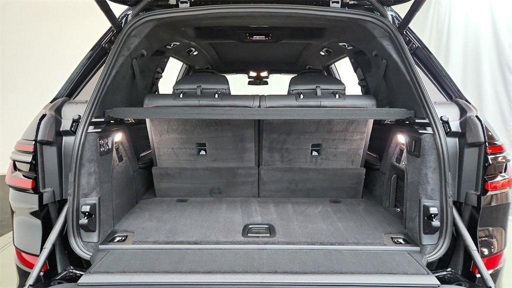 new 2026 BMW X7 car, priced at $102,175