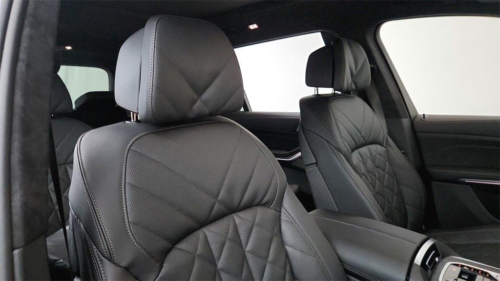 new 2026 BMW X7 car, priced at $102,175