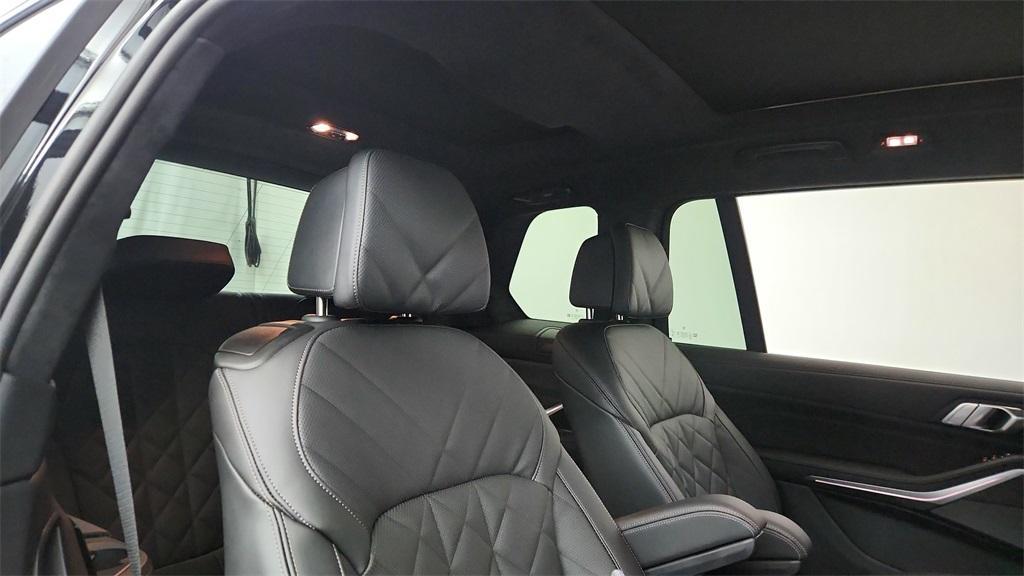 new 2026 BMW X7 car, priced at $102,175