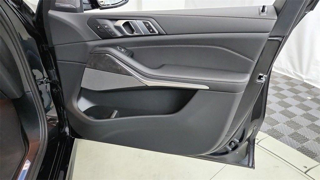 new 2026 BMW X7 car, priced at $102,175
