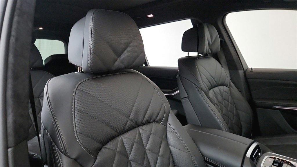 new 2026 BMW X7 car, priced at $102,175