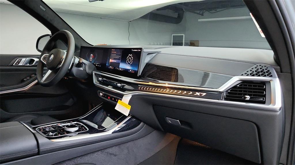new 2025 BMW X7 car, priced at $98,525