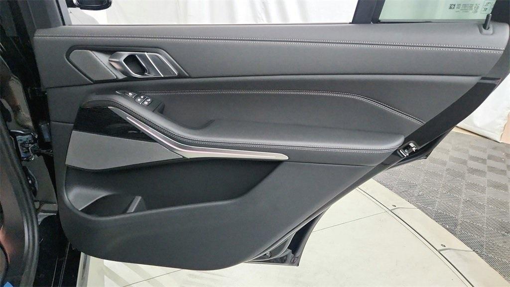 new 2026 BMW X7 car, priced at $123,540